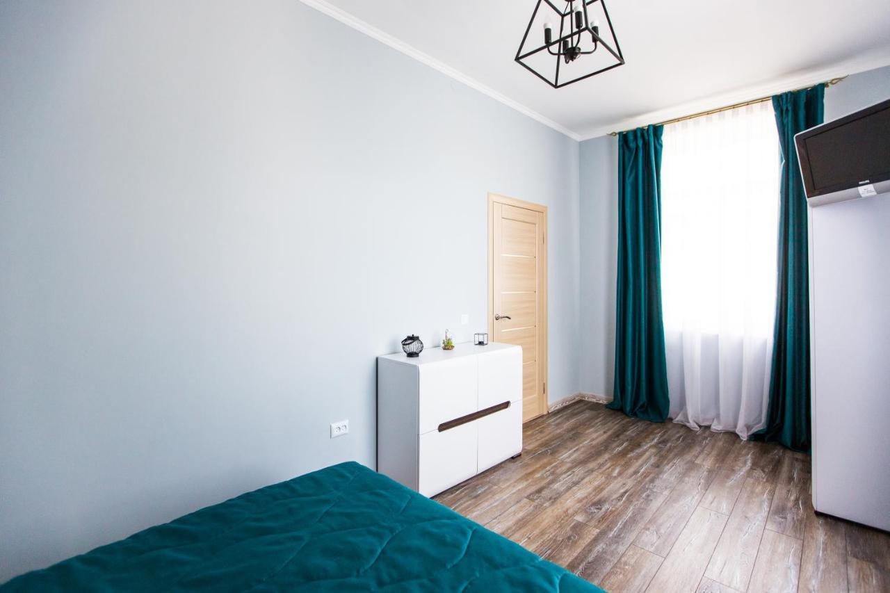 1 Bedroom Apartment Near Elizabeth'S The Cathedral Lviv Exterior photo