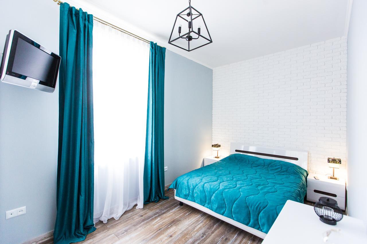 1 Bedroom Apartment Near Elizabeth'S The Cathedral Lviv Exterior photo