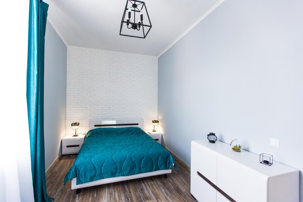 1 Bedroom Apartment Near Elizabeth'S The Cathedral Lviv Exterior photo